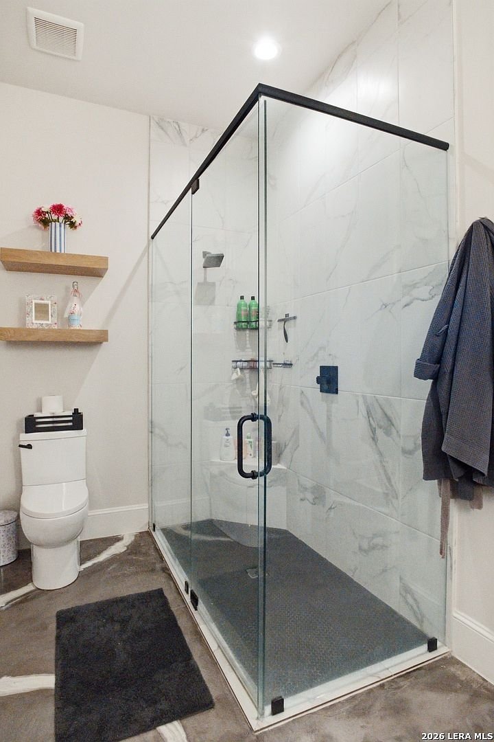 Secondary bath shower